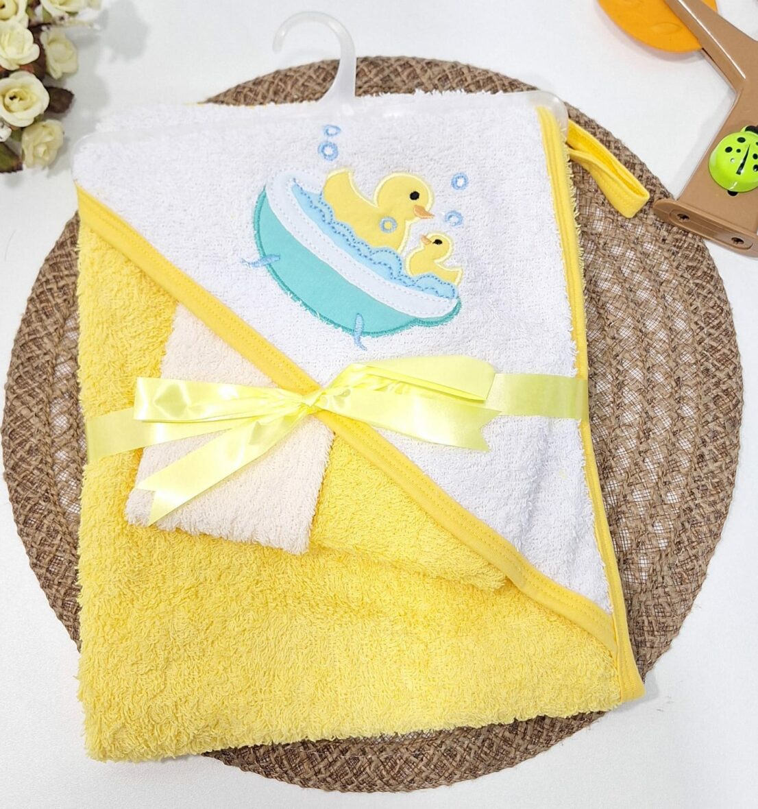 TOALLA C/CAPUCHA AMARILLO PATITOS