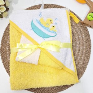 TOALLA C/CAPUCHA AMARILLO PATITOS