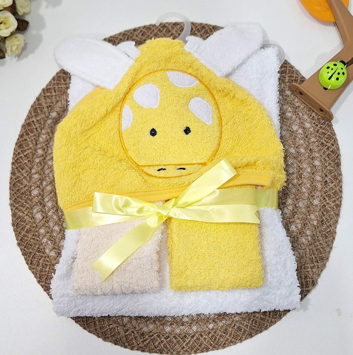 TOALLA C/CAPUCHA BLANCAC/AMARILLO